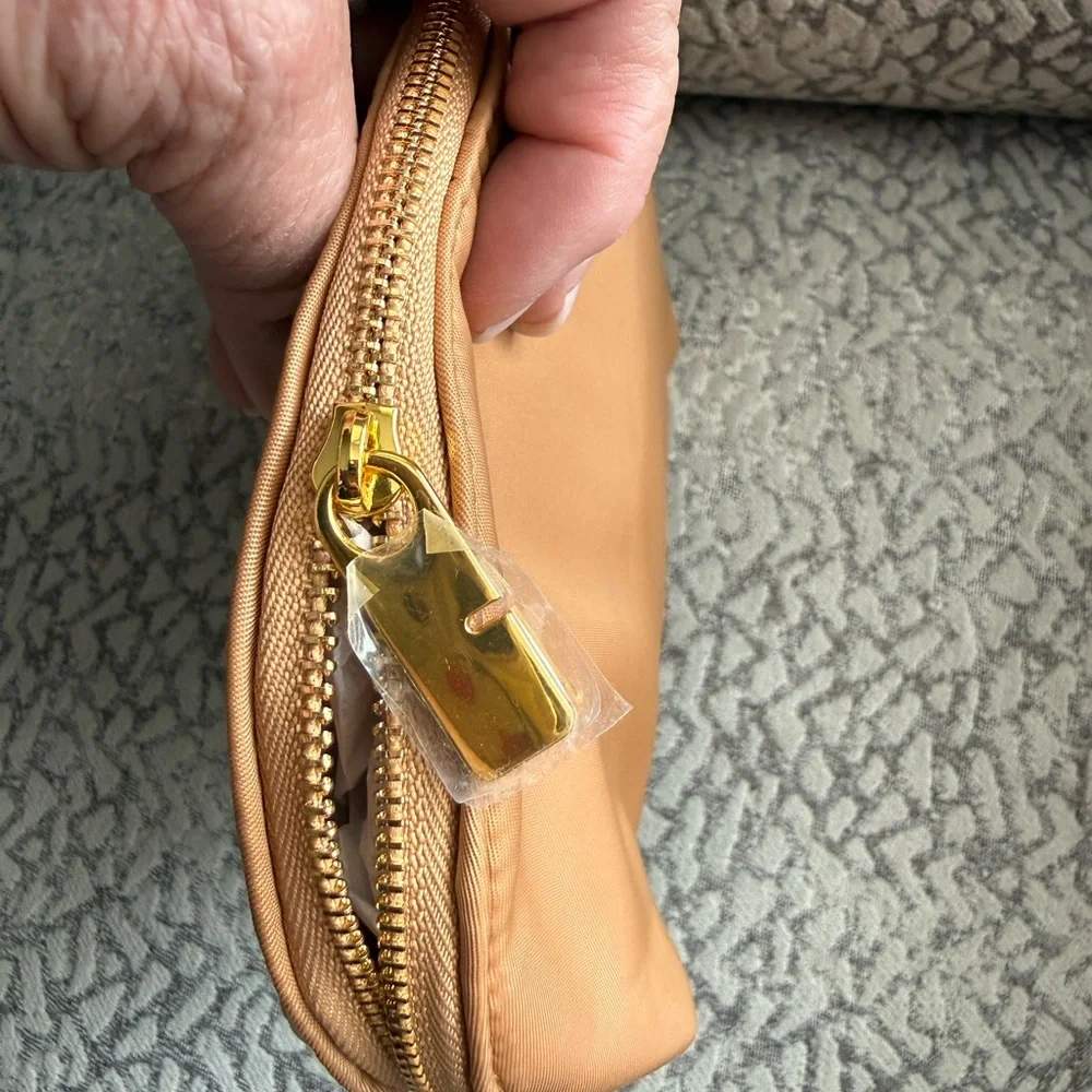 Burberry tan/camel crescent makeup pouch NWOT